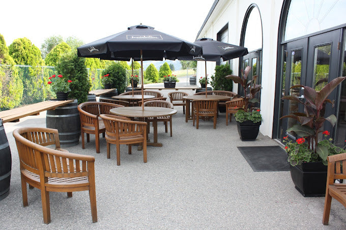 이니스킬린 오카나간 와이너리의 아이스와인 생산지 파티오 공간