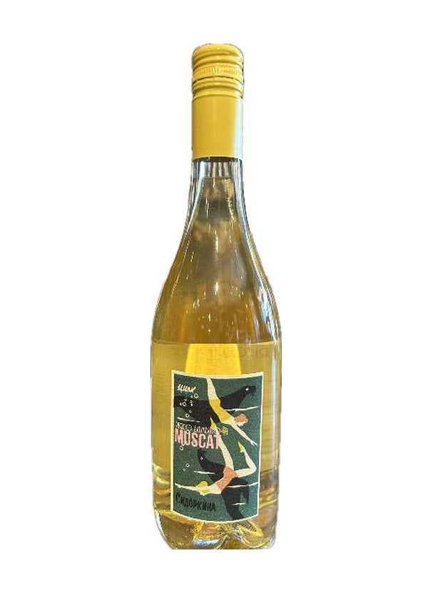리코 밤비노 머스캣 2018 750ml, 노란 캡과 수영하는 인물 그림 라벨의 캐나다 오카나간 화이트 와인