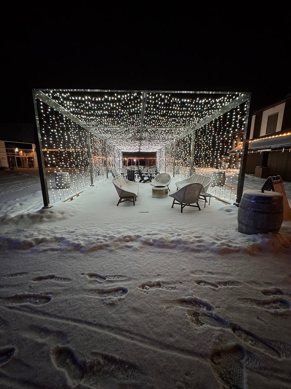 이니스킬린 나이아가라 눈덮힌 파티오 밤풍경