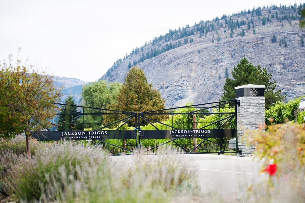 잭슨 트릭스 오카나간 와이너리 입구