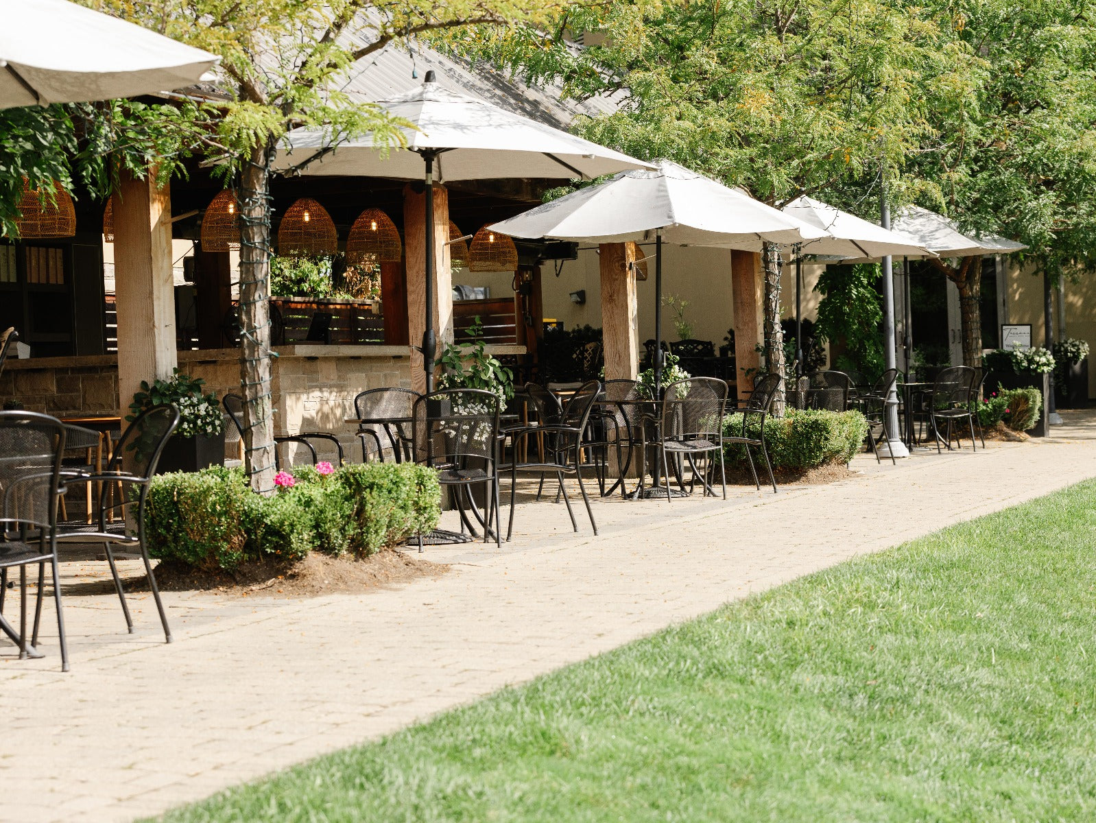 펠러 에스테이트 와이너리 파티오